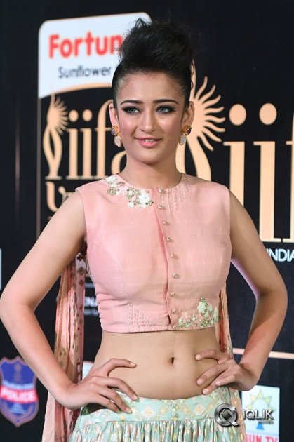 Akshara-Hassan-At-IIFA-Utsavam-Awards-2017